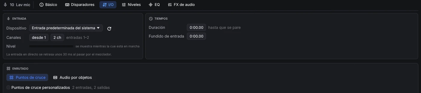 Pestaña I/O de una cue Micro: dispositivo de entrada, canales y medidor de nivel, tiempos y enrutado.